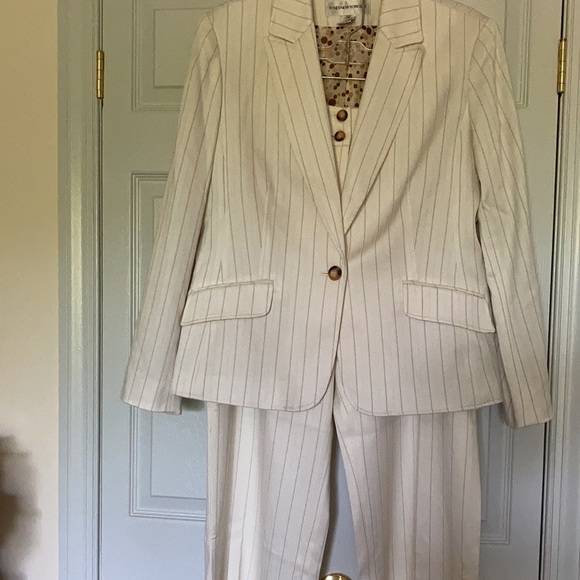 Jones New York Pants - Jones of New York pinstripe pant suit